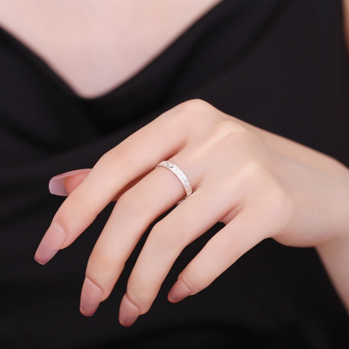 The Aveline Textured Band