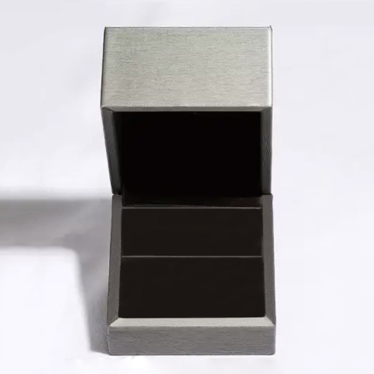 The Aveline Textured Band