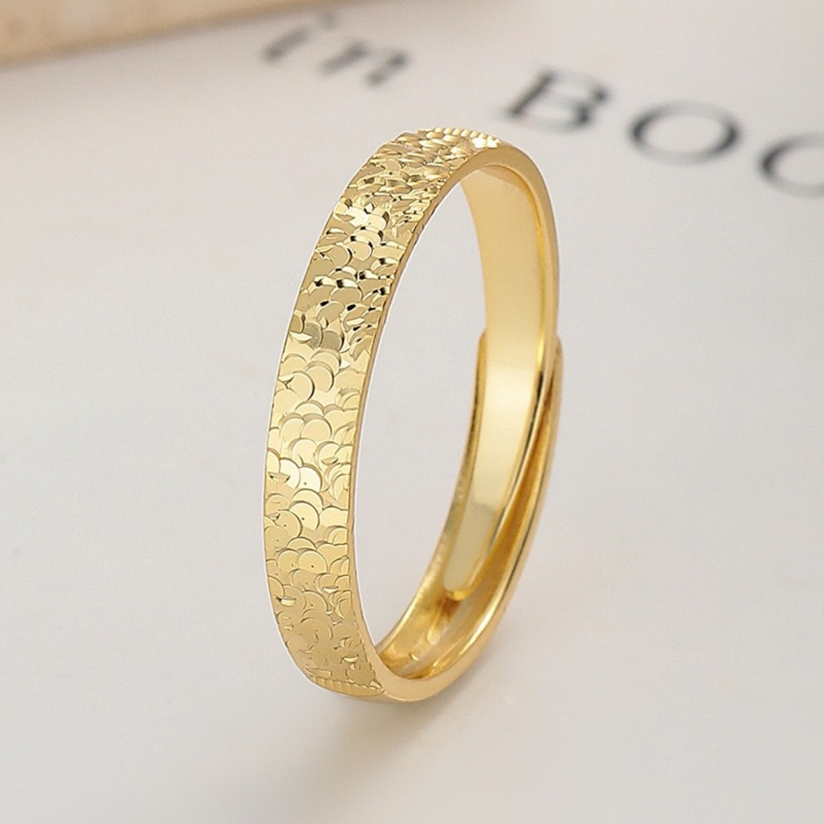 The Aveline Textured Band