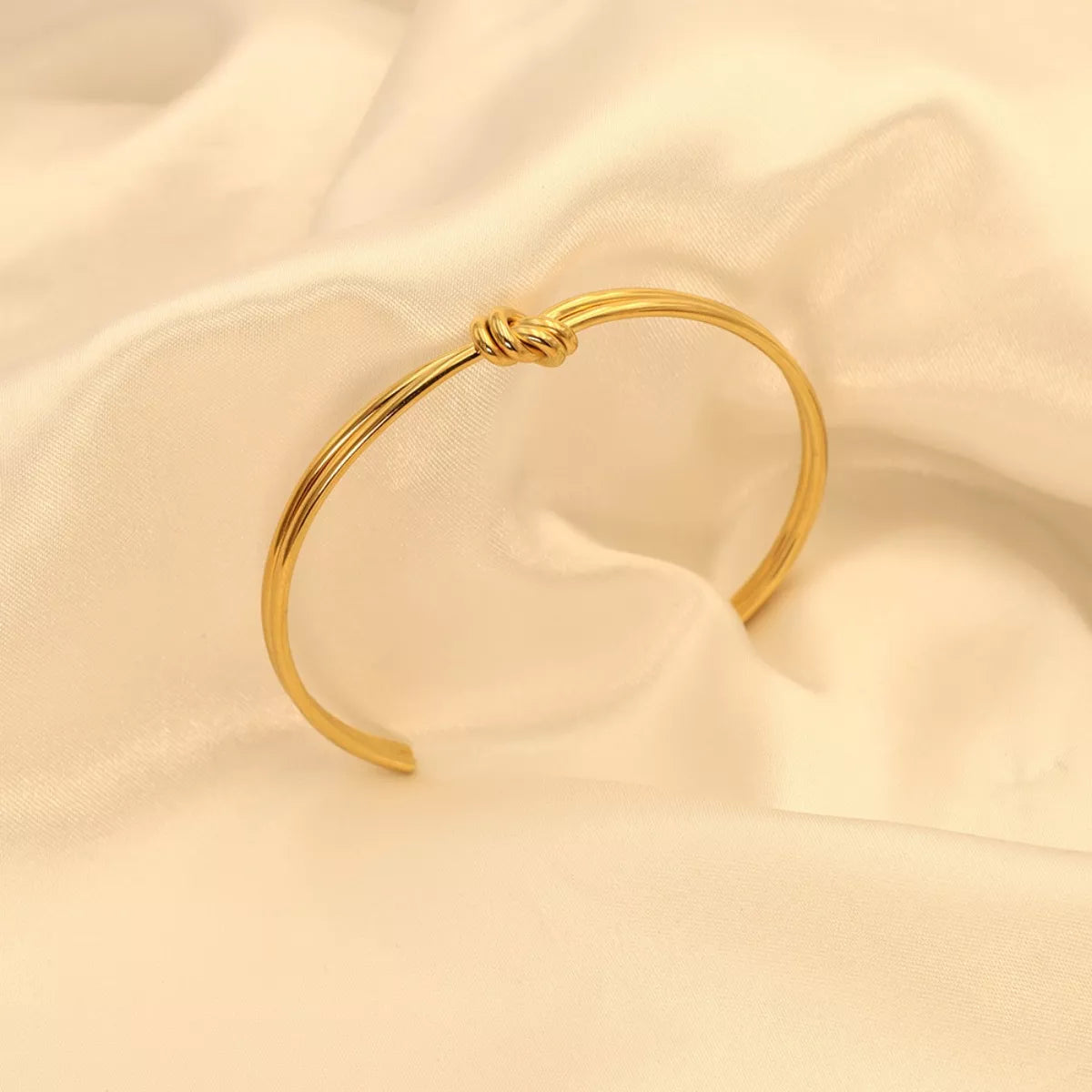 The Nura Knot Bangle